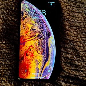 Gently used 64gb rose gold IPhone 10 XS Max. Forward work protective phone case.